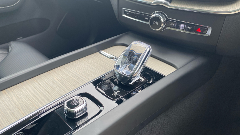 Volvo Xc60 2.0 T8 455 RC PHEV Inscription Pro 5dr AWD Auto Estate